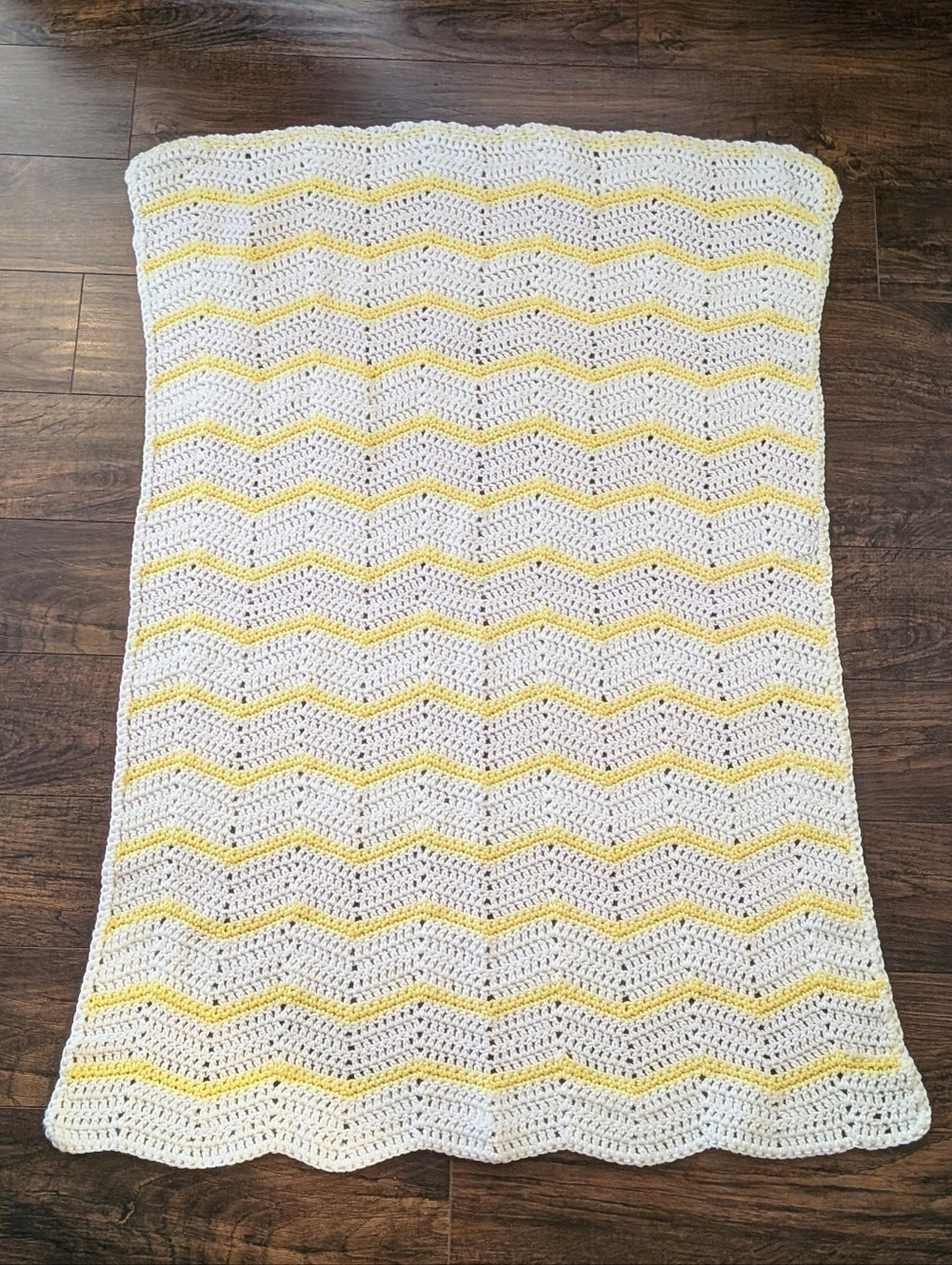 EUC Handmade 45"x34" Crocheted White and Yellow Chevron Pattern Throw Blanket - Picture 5 of 5